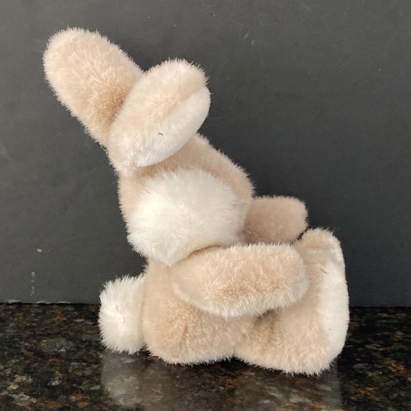 GUND, Inc. Plush Sitting Bunny Rabbit With Puffy Cheeks and Fluffy Tail/1984/NEW - Picture 4 of 7